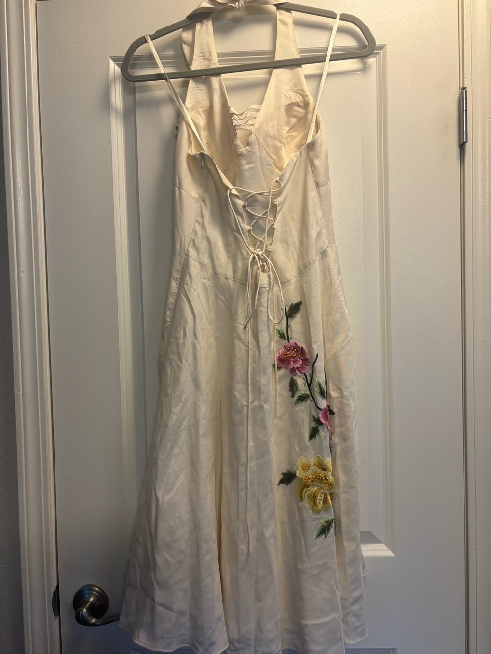 Sue Wong Cream Satin Halter Dress with Lace-Up Back and Floral Appliqué Size 10 - Picture 4 of 5